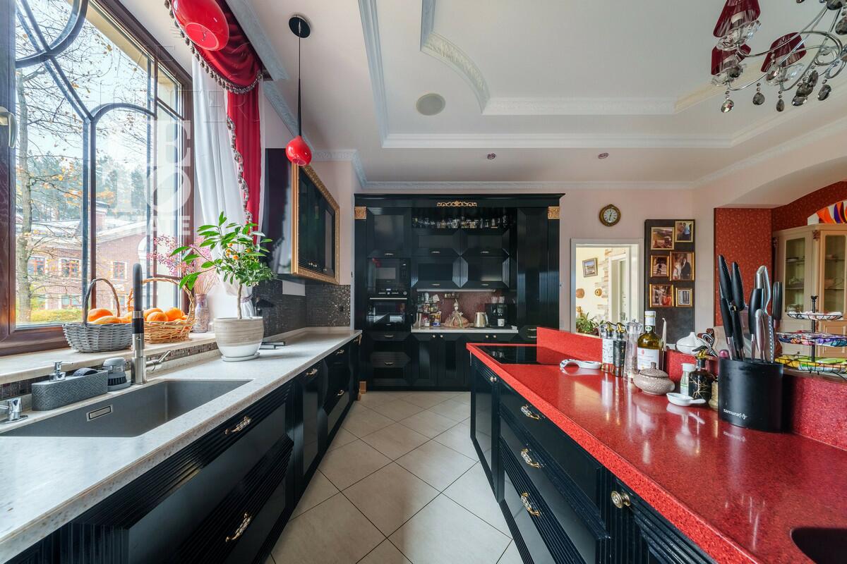 2-этажный коттедж 1 100 м² с отделкой