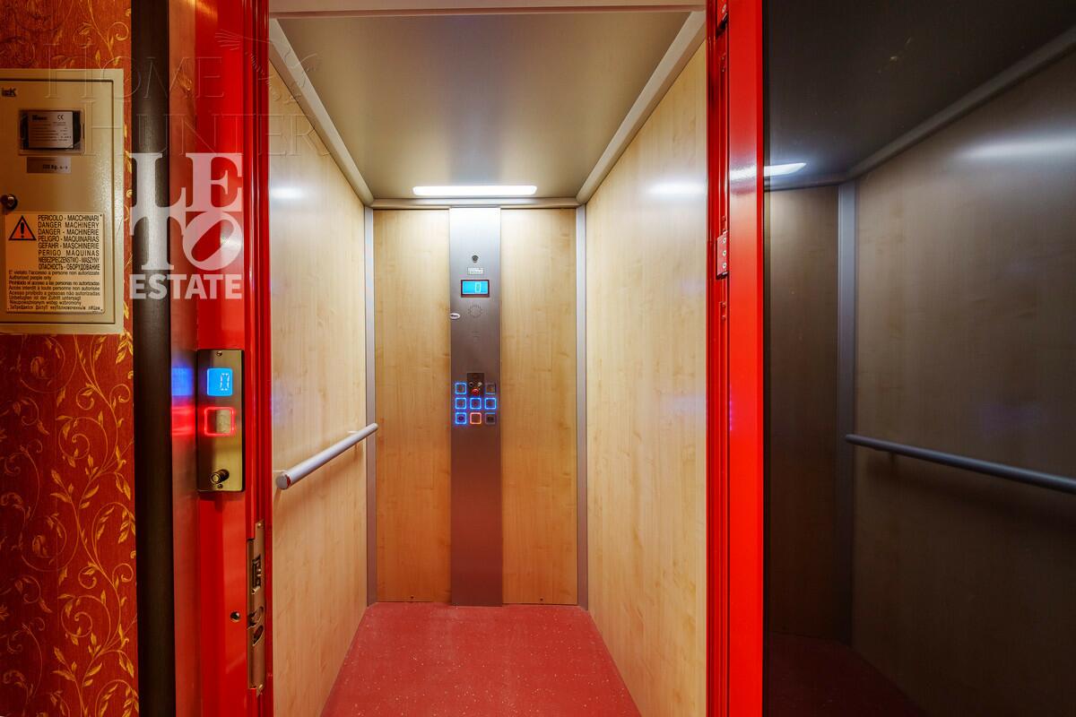 2-этажный коттедж 1 100 м² с отделкой