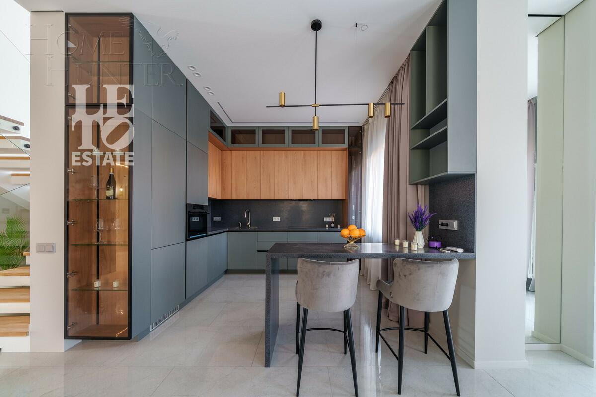 2-этажный коттедж 242.4 м² с отделкой