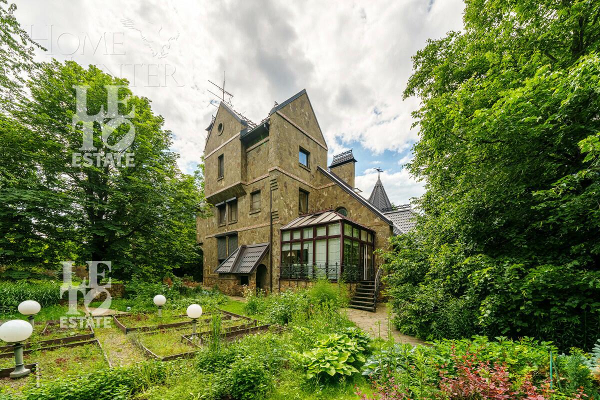 3-этажный коттедж 850 м² с отделкой