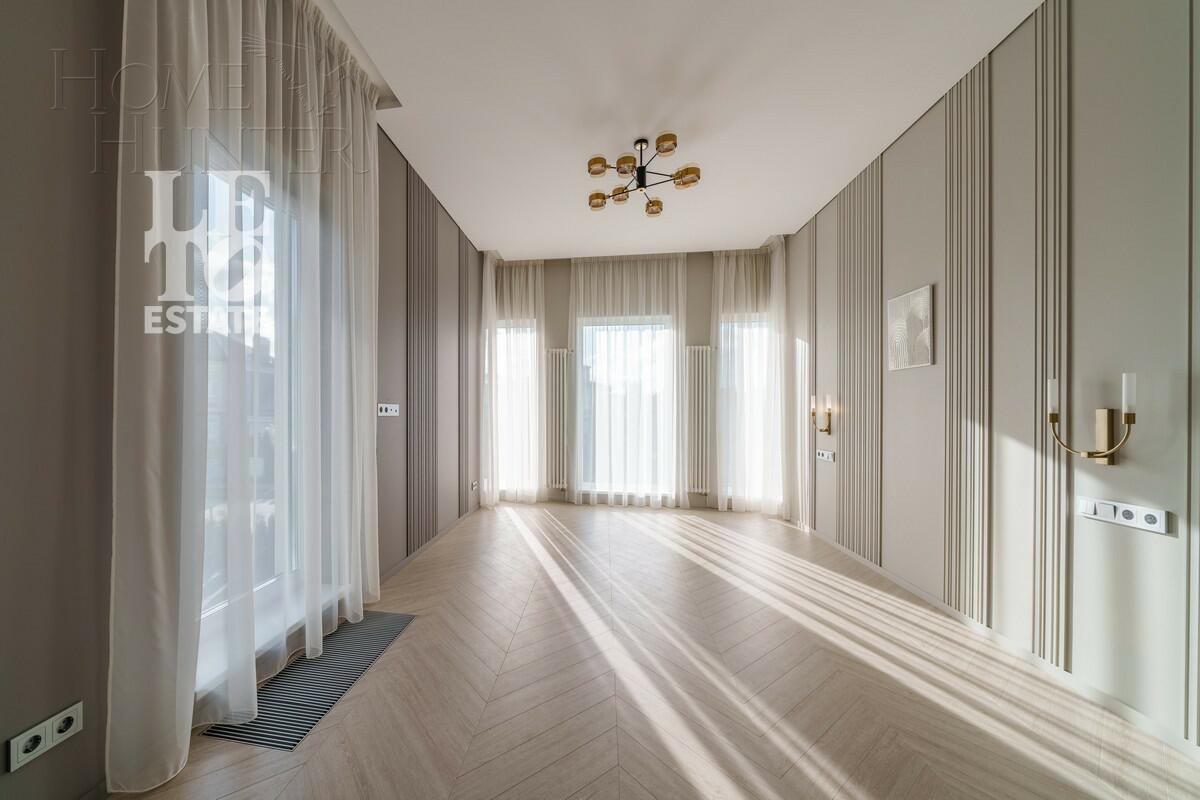 2-этажный коттедж 242.4 м² с отделкой