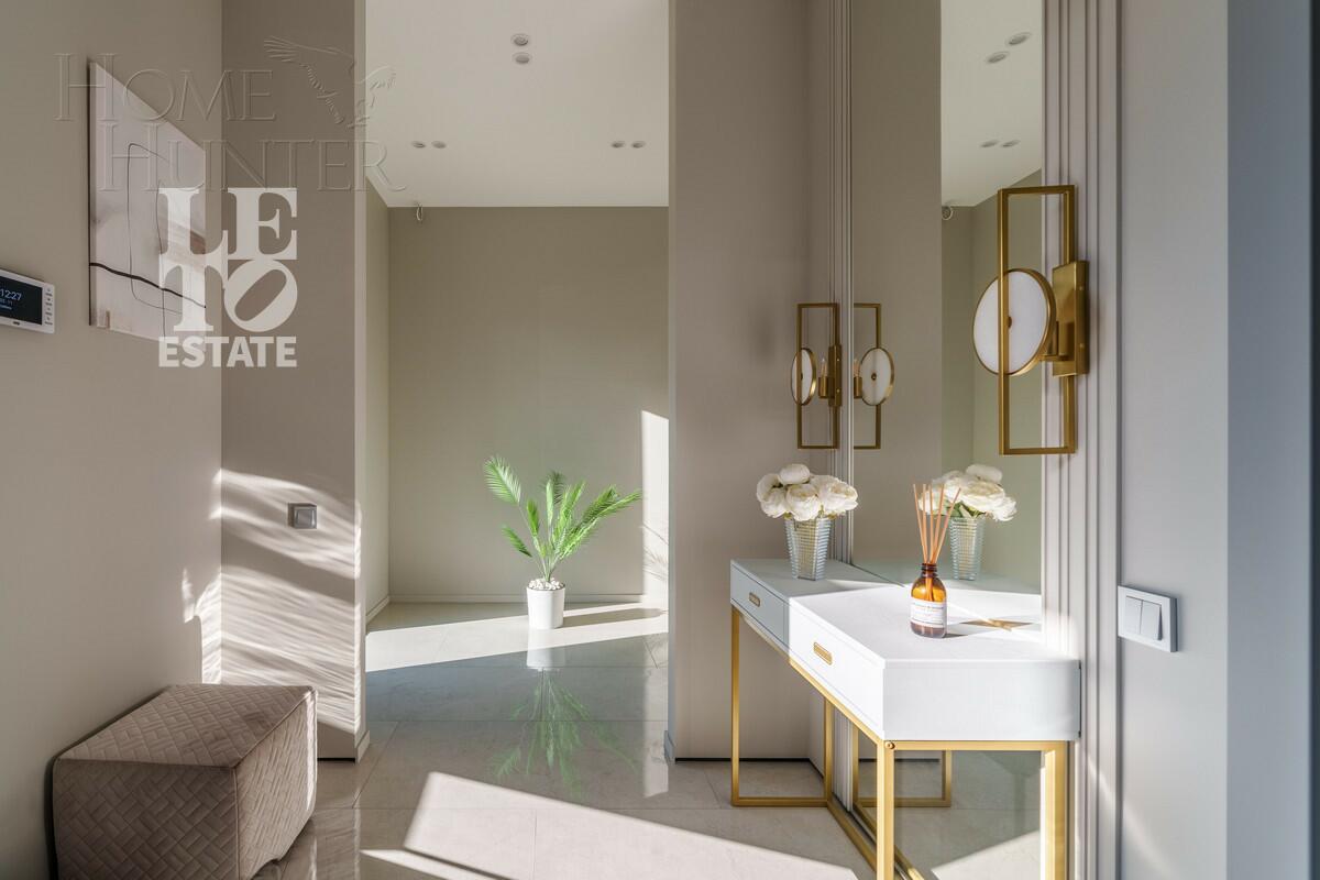 2-этажный коттедж 242.4 м² с отделкой