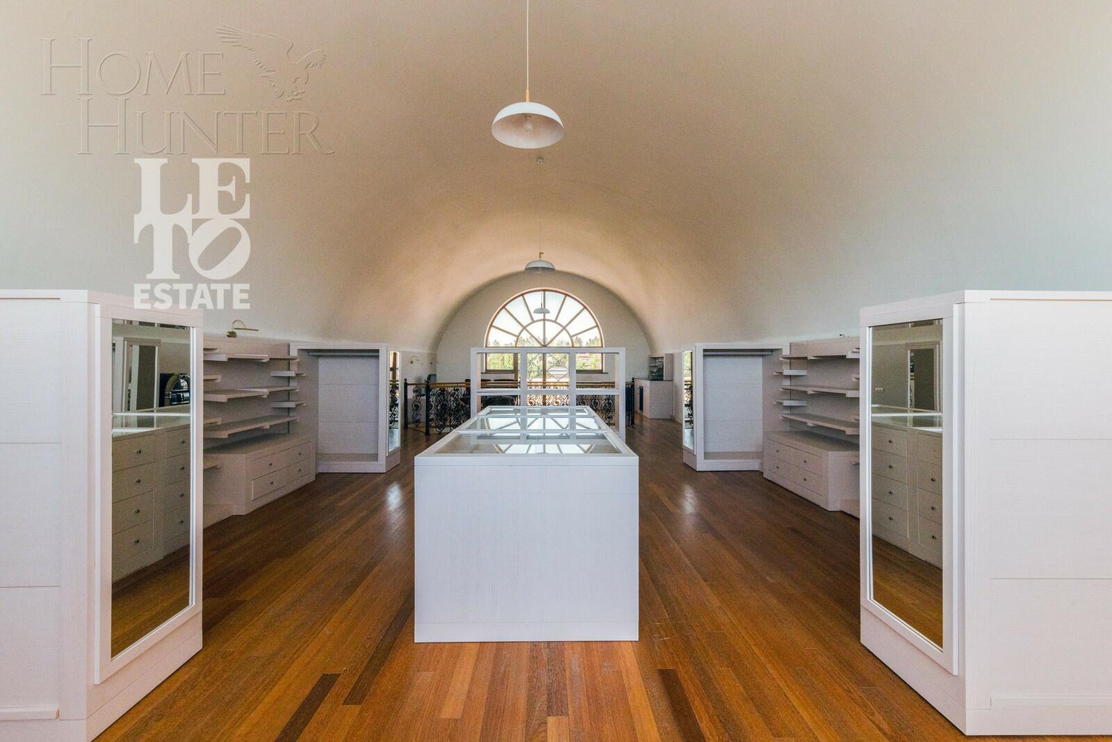 3-этажный коттедж 660 м² с отделкой