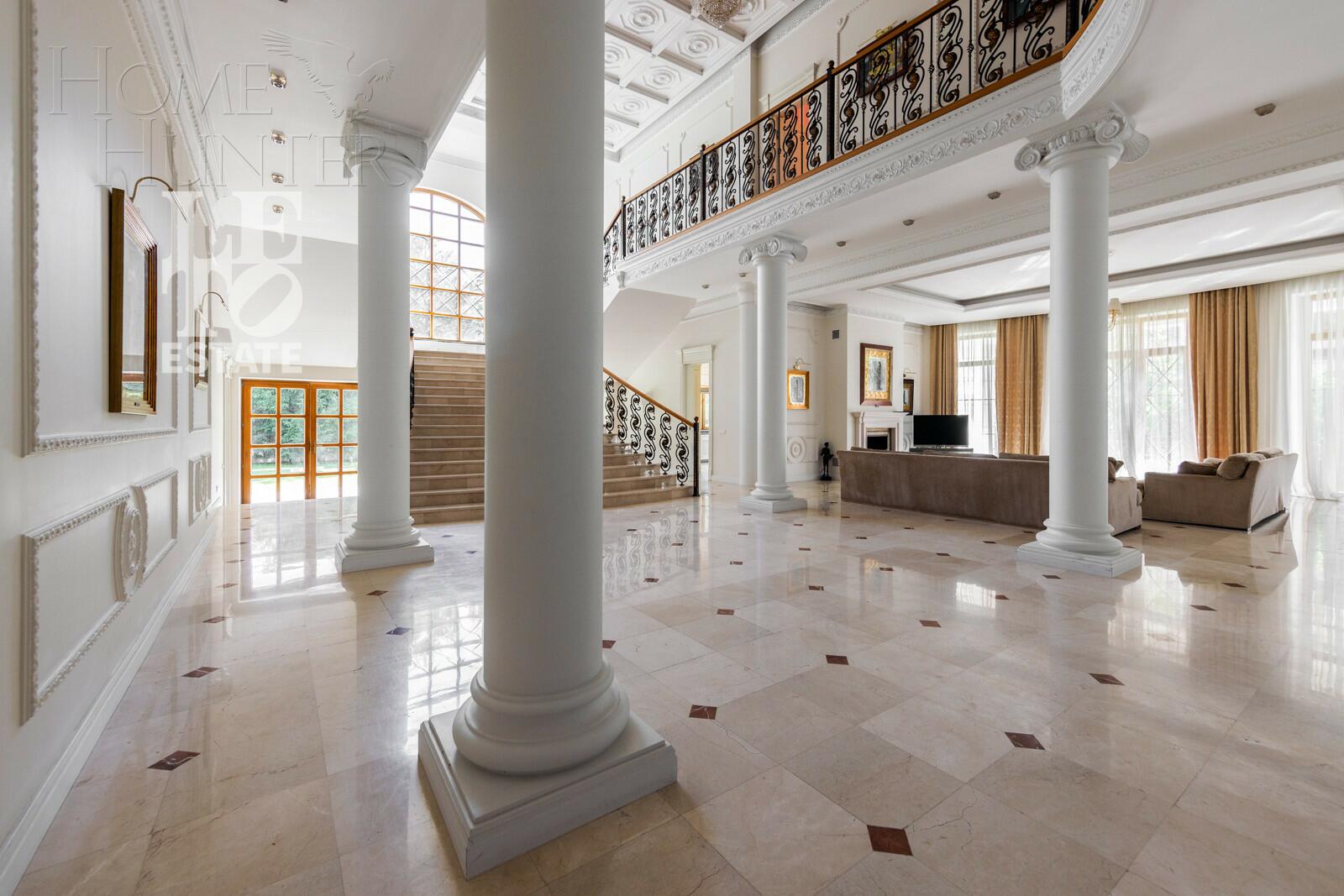 3-этажный коттедж 660 м² с отделкой