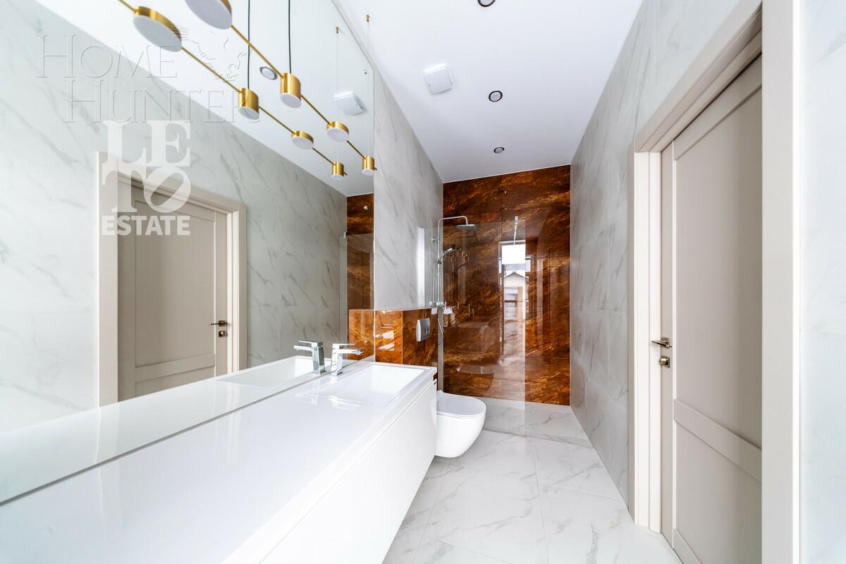 2-этажный коттедж 240 м² с отделкой