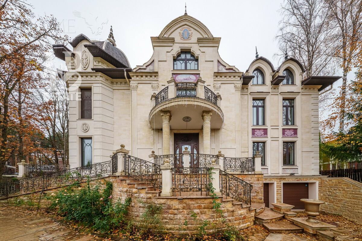 2-этажный коттедж 1 100 м² с отделкой