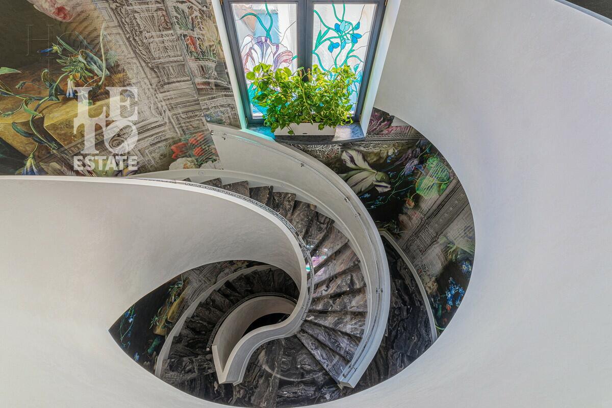 3-этажный коттедж 1 200 м² с отделкой