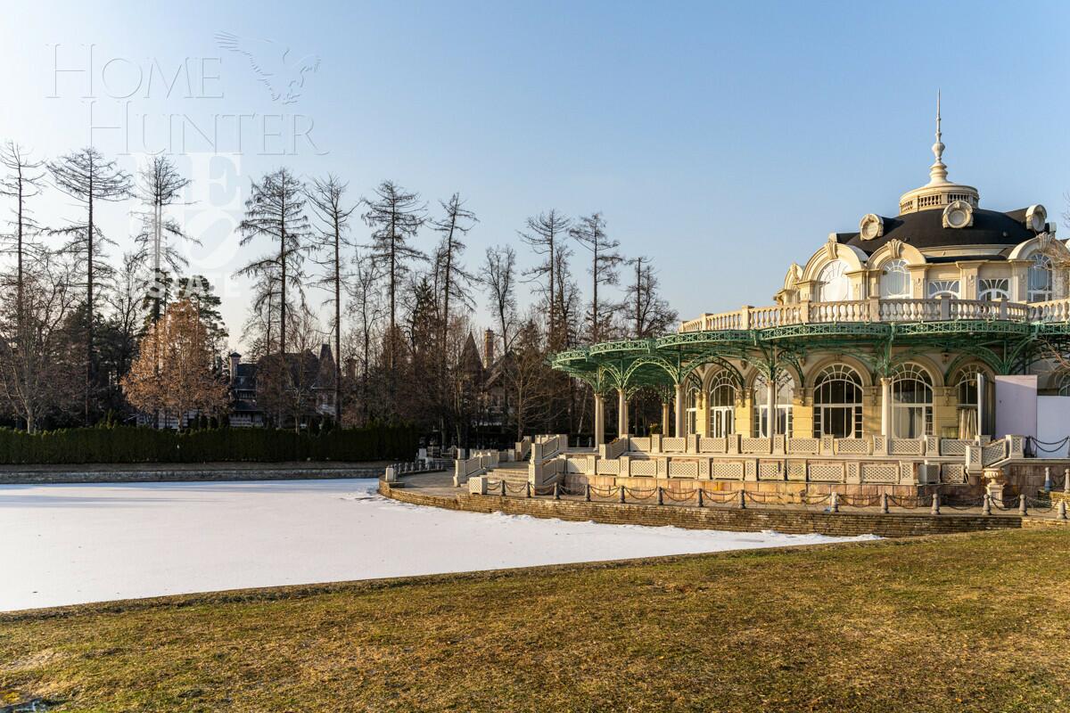 4-этажный таунхаус 395 м² без отделки