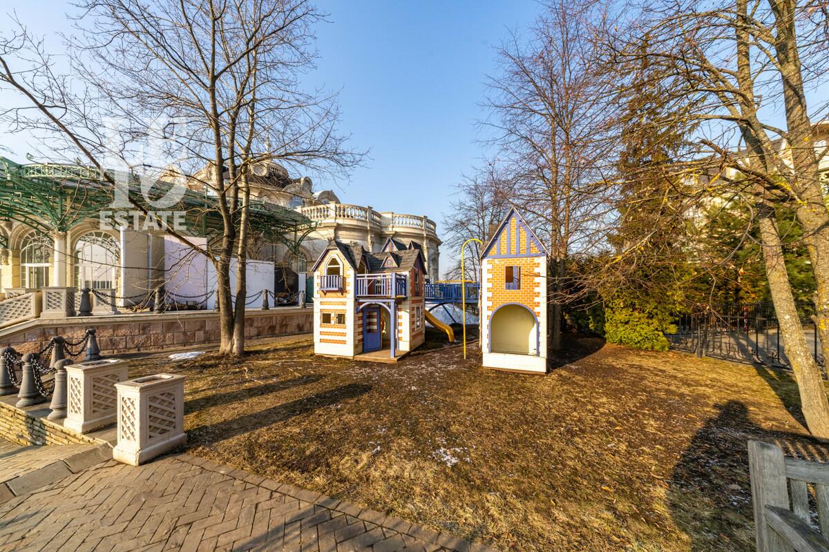 4-этажный таунхаус 395 м² без отделки