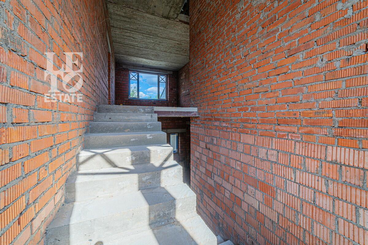 2-этажный таунхаус 330 м² без отделки