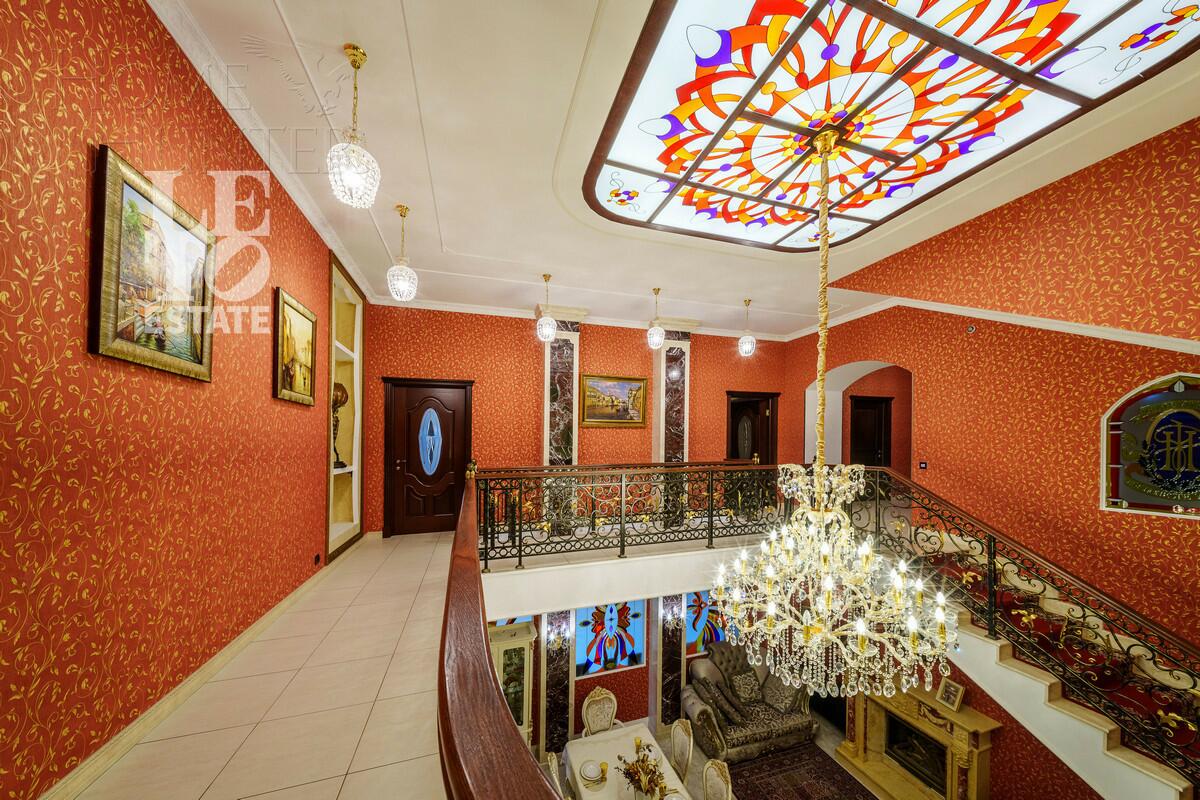 2-этажный коттедж 1 100 м² с отделкой