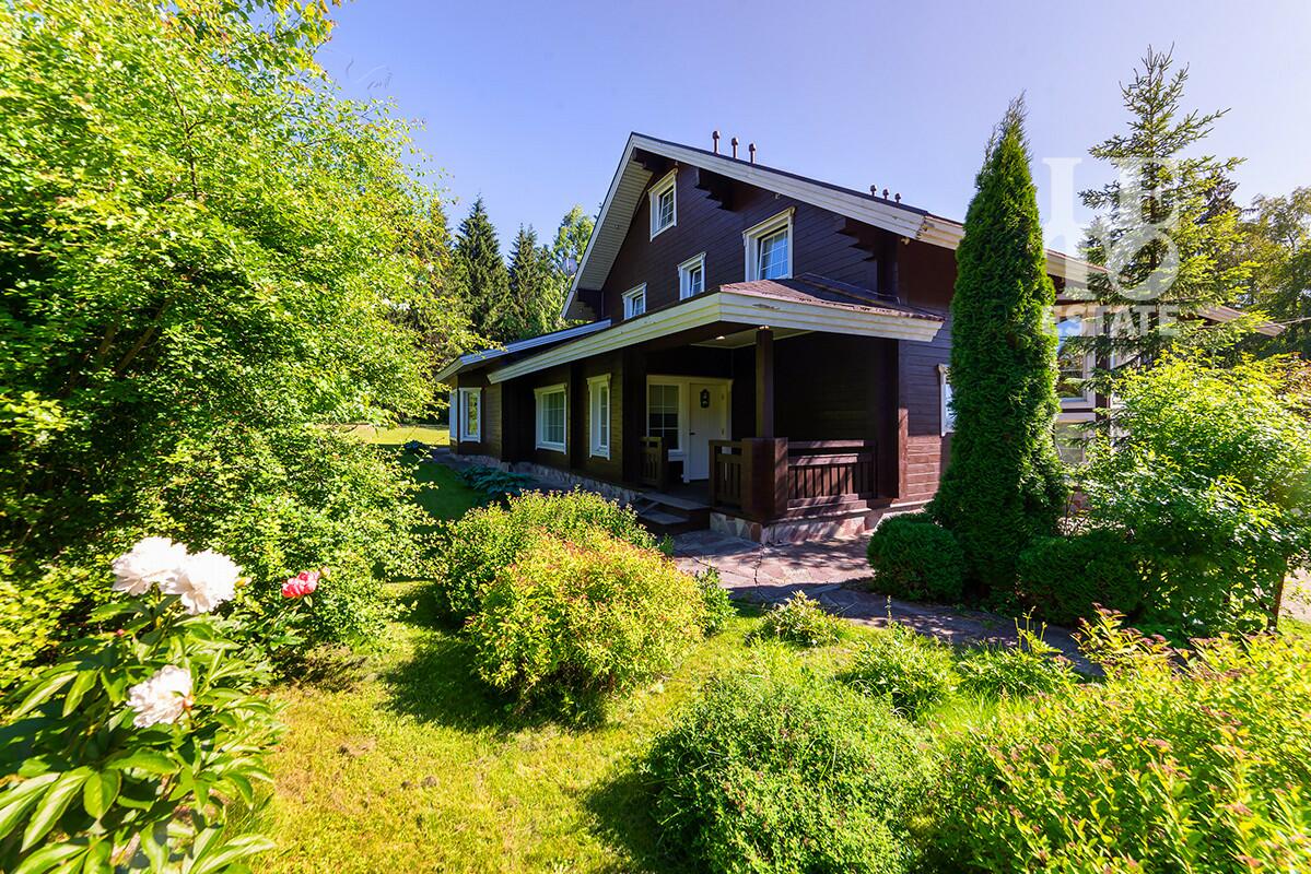 2-этажный коттедж 350 м² с отделкой