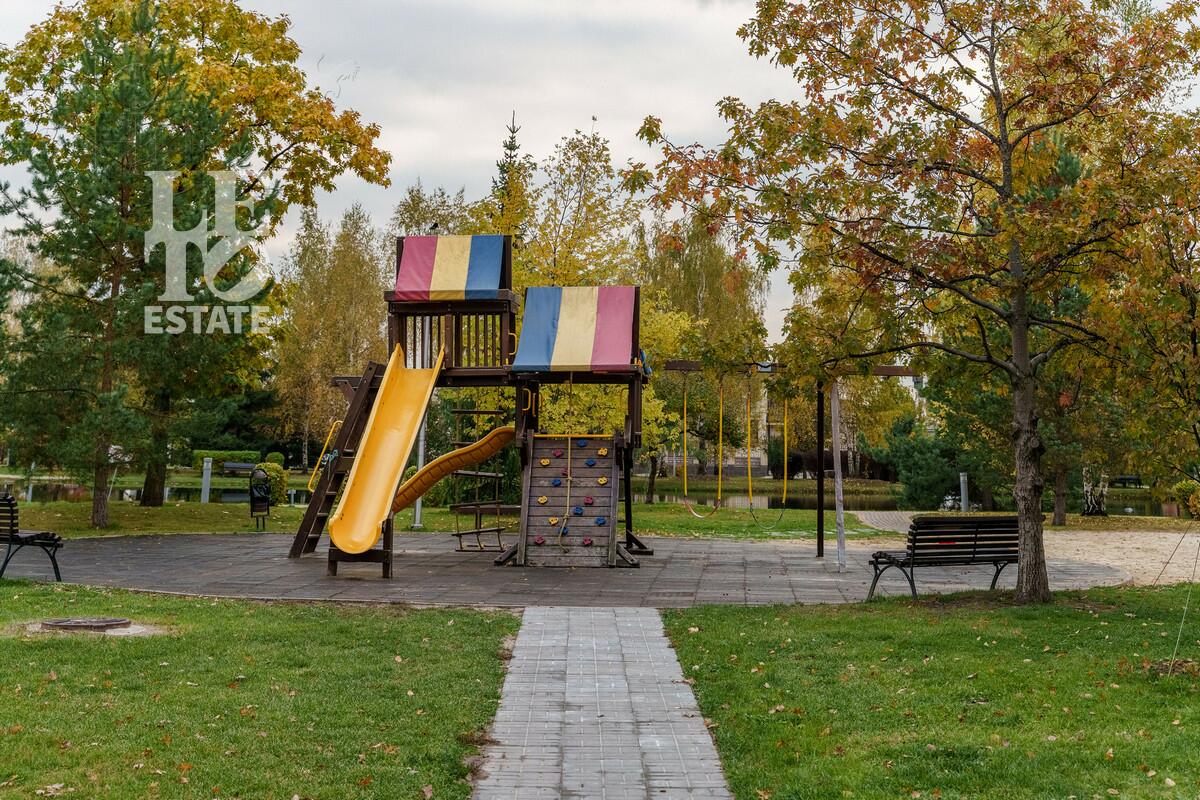 2-этажный коттедж 242.4 м² с отделкой