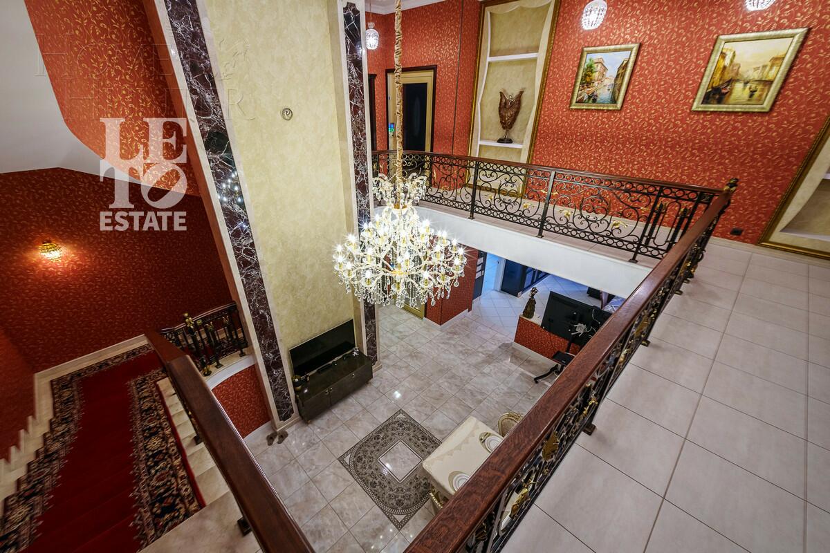 2-этажный коттедж 1 100 м² с отделкой