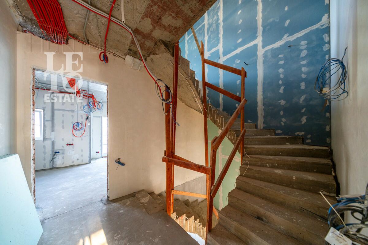 4-этажный таунхаус 395 м² без отделки