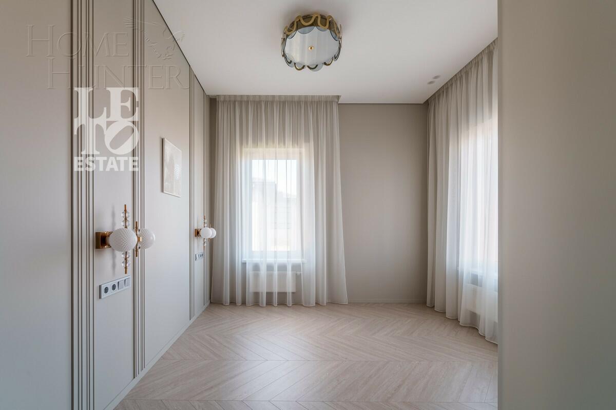 2-этажный коттедж 242.4 м² с отделкой