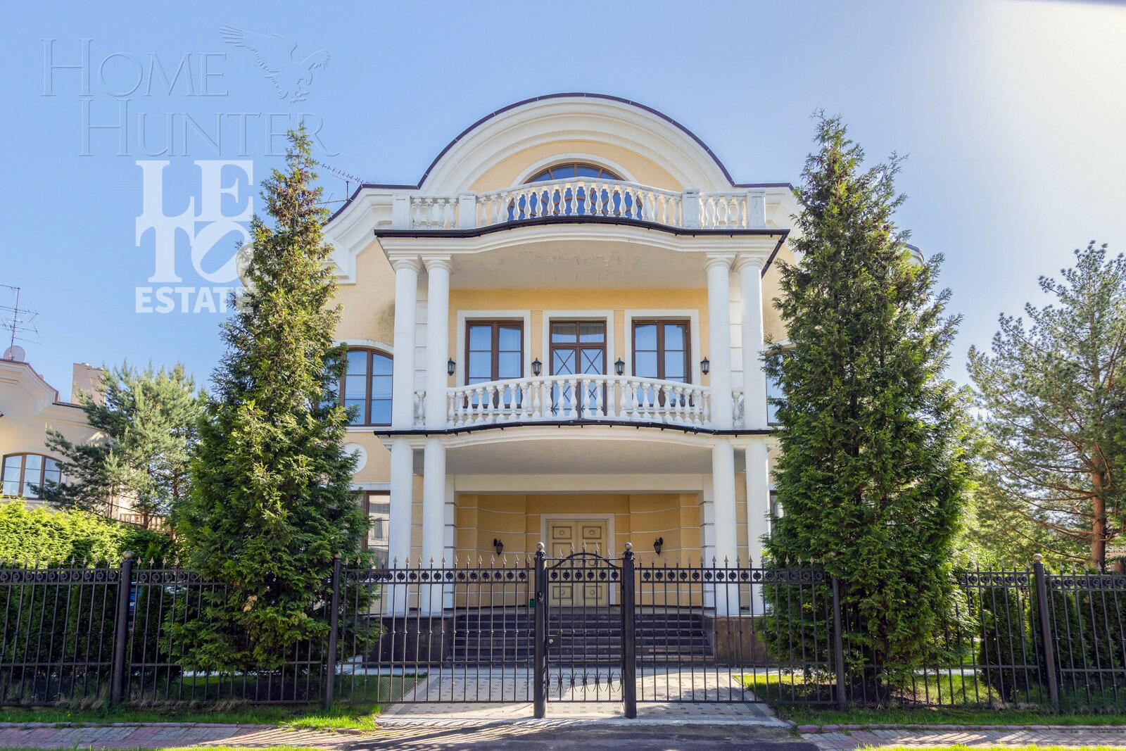 3-этажный коттедж 660 м² с отделкой