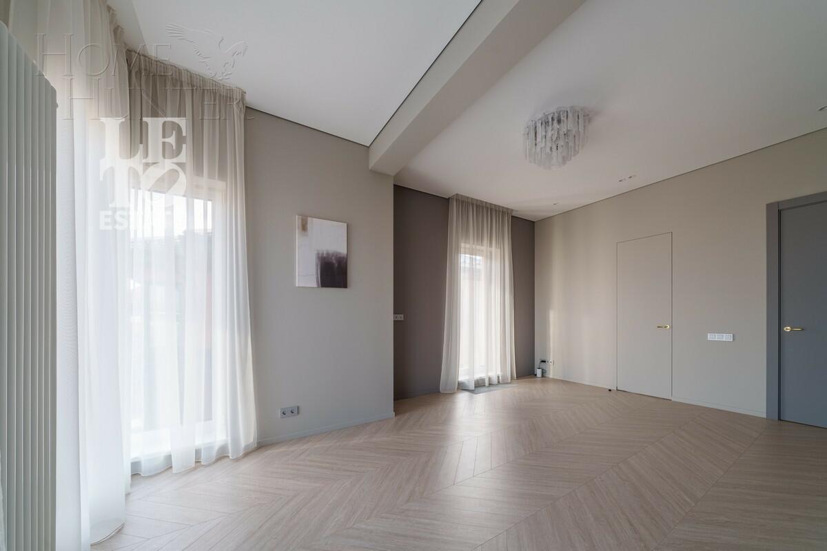 2-этажный коттедж 242.4 м² с отделкой