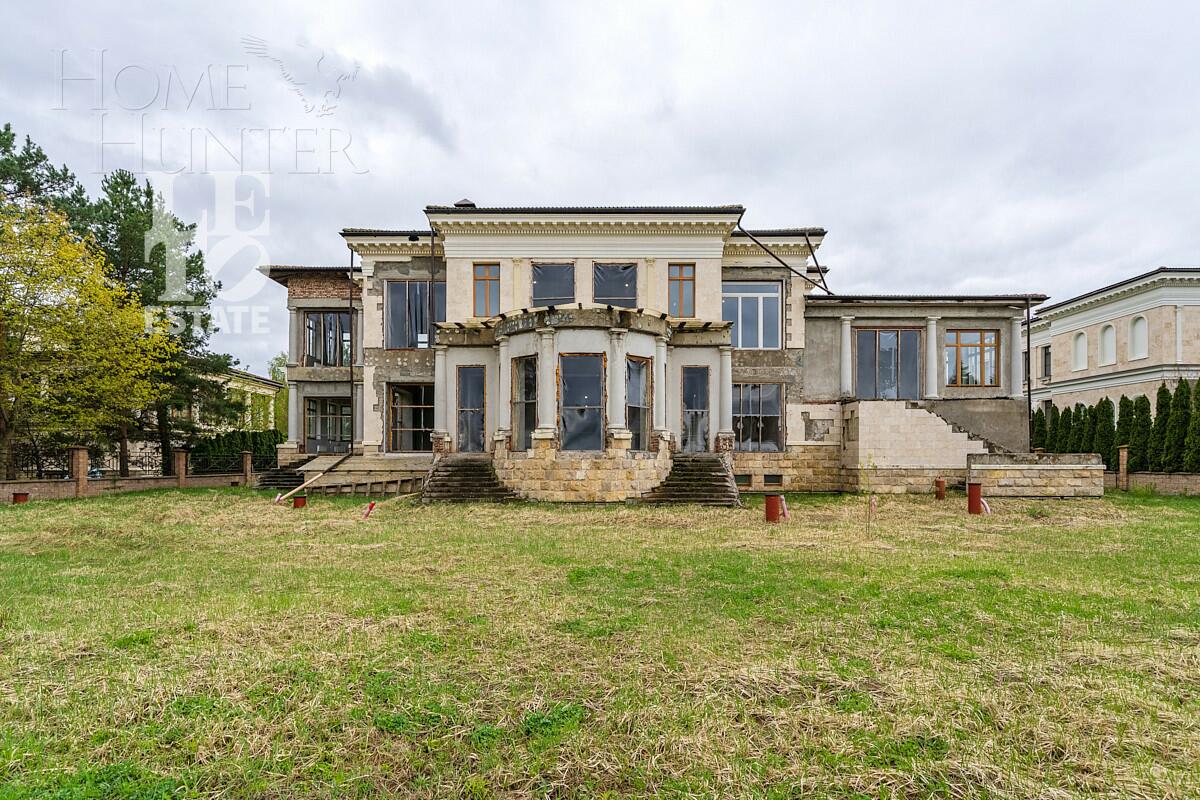 2-этажный коттедж 1 320 м² без отделки