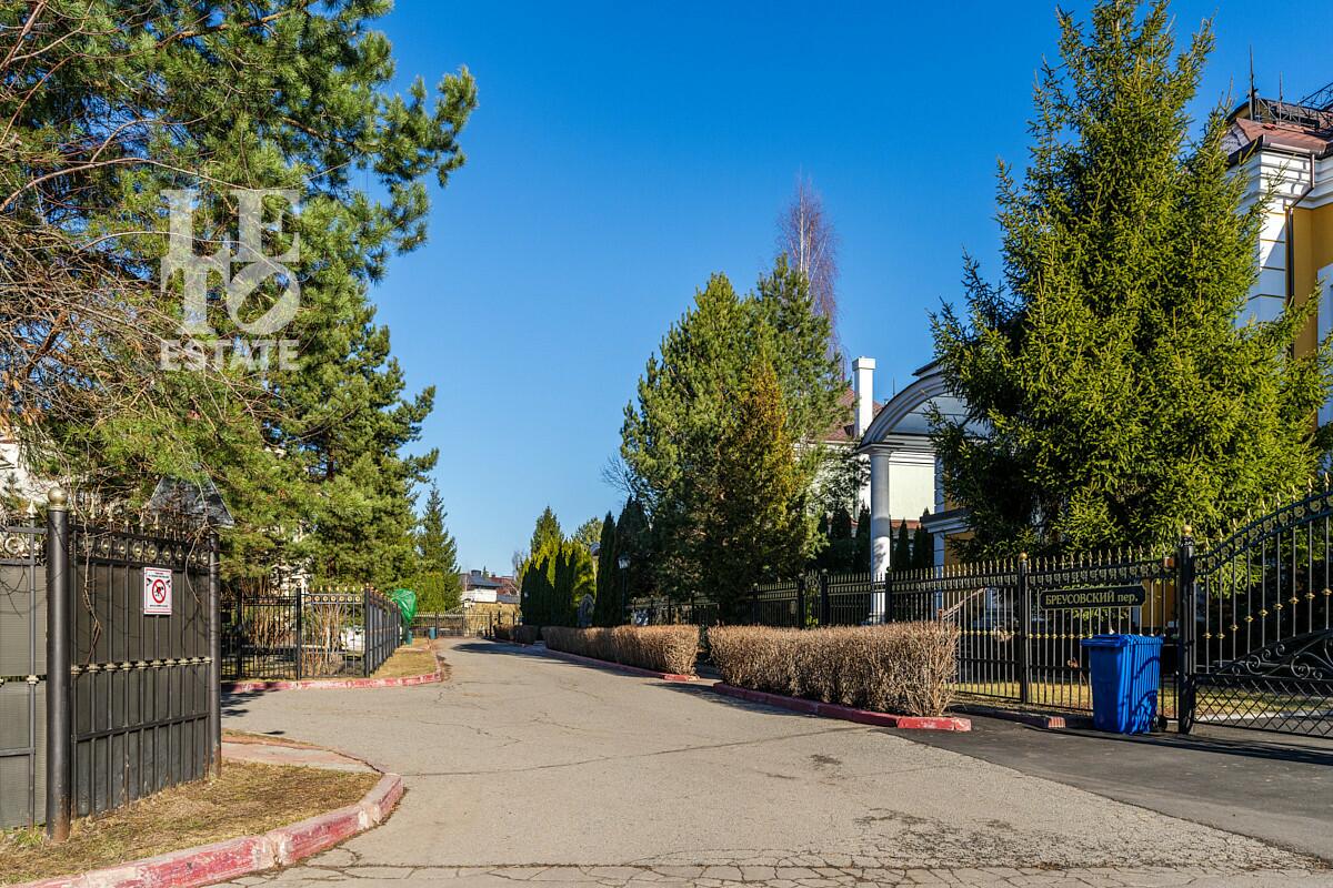 3-этажный коттедж 660 м² с отделкой