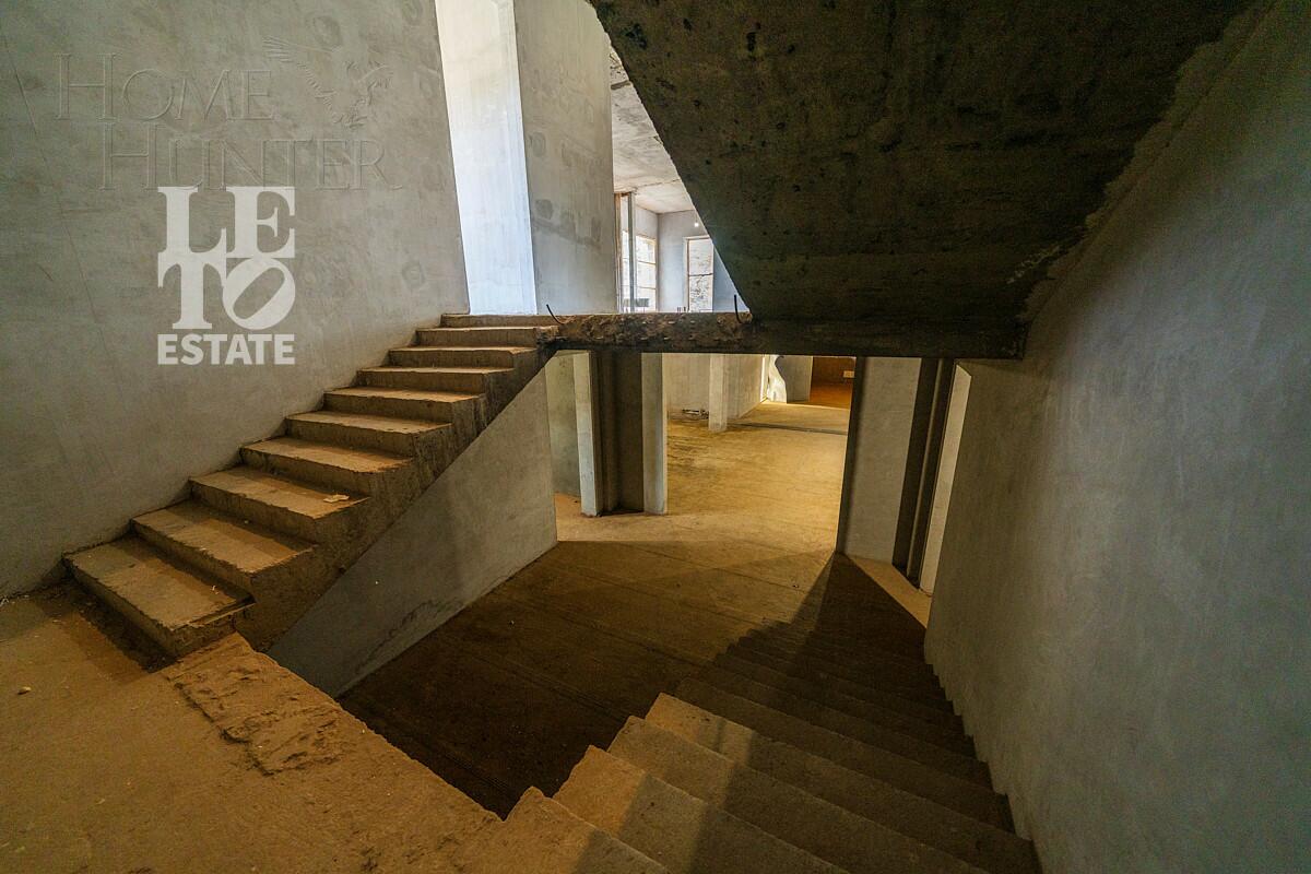 2-этажный коттедж 1 320 м² без отделки