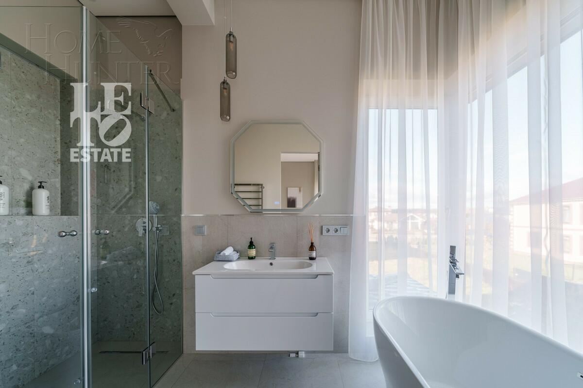 2-этажный коттедж 242.4 м² с отделкой