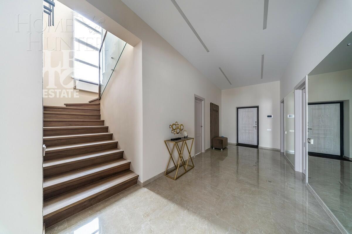 2-этажный коттедж 240 м² с отделкой