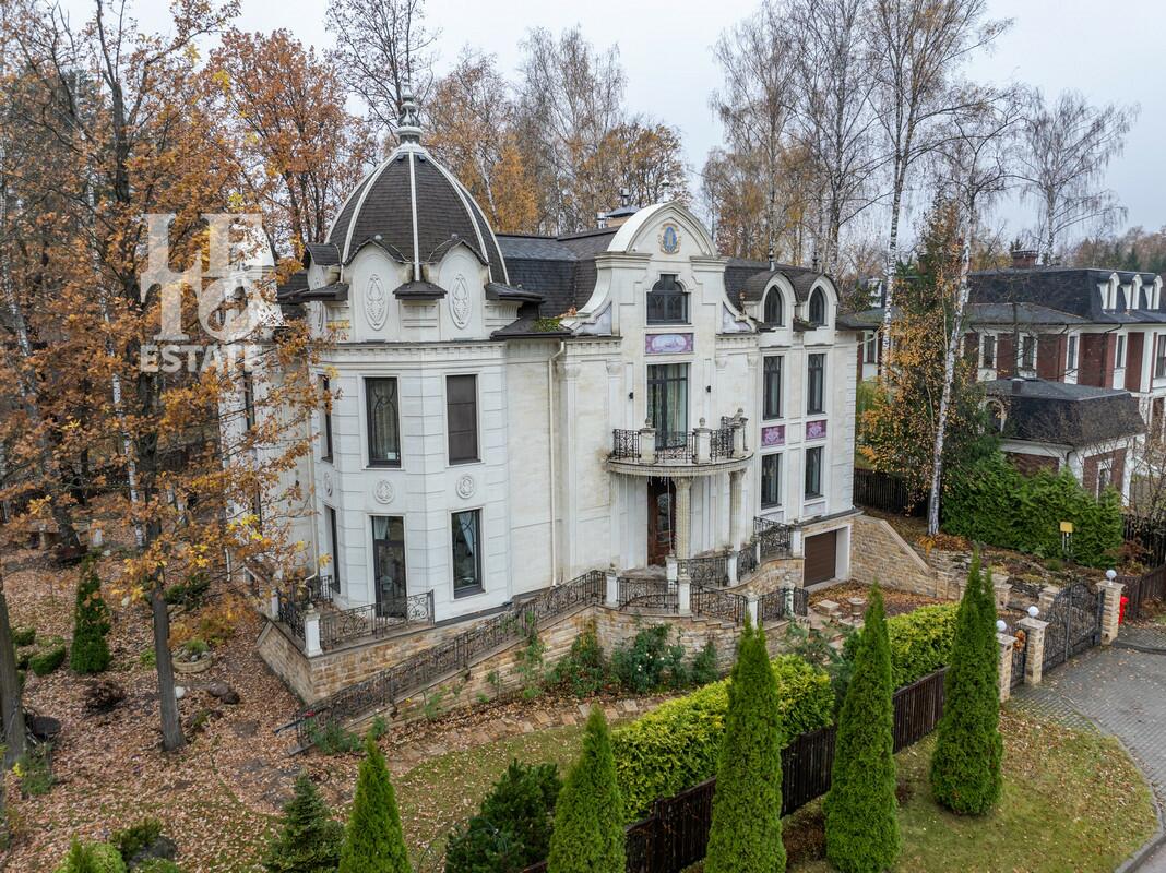 2-этажный коттедж 1 100 м² с отделкой