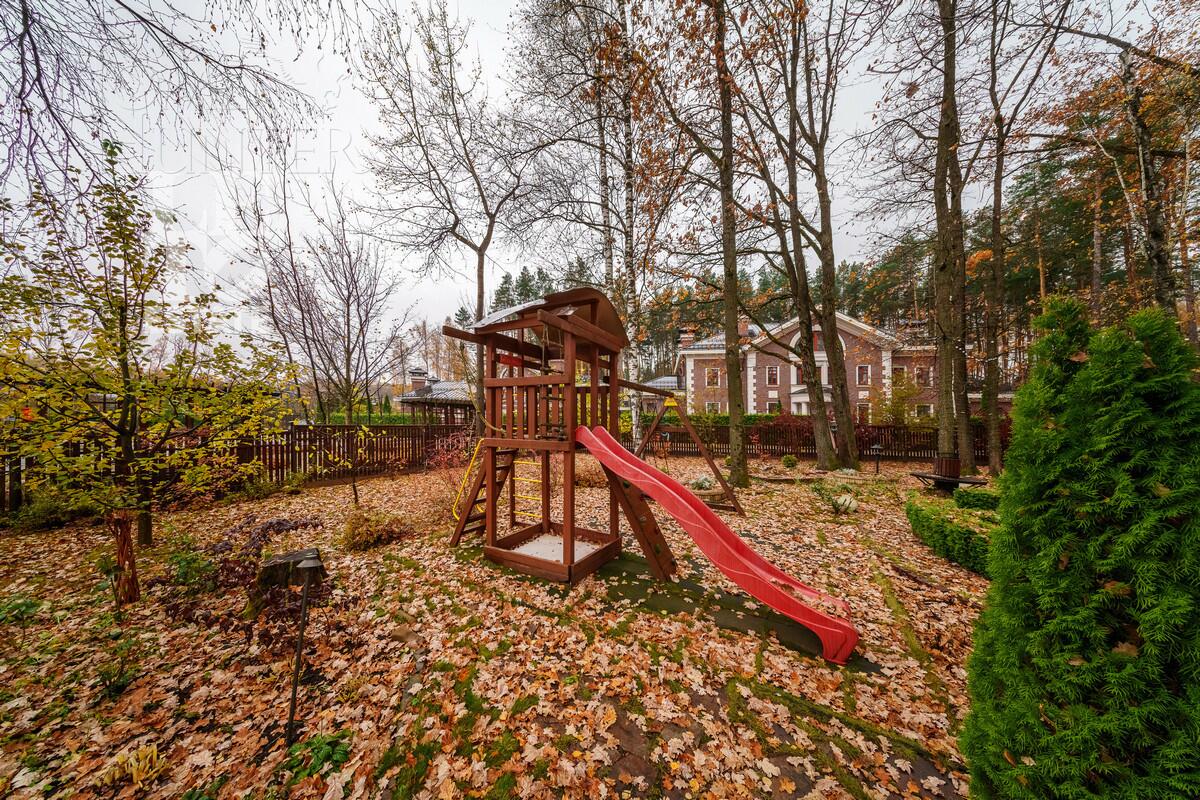 2-этажный коттедж 1 100 м² с отделкой