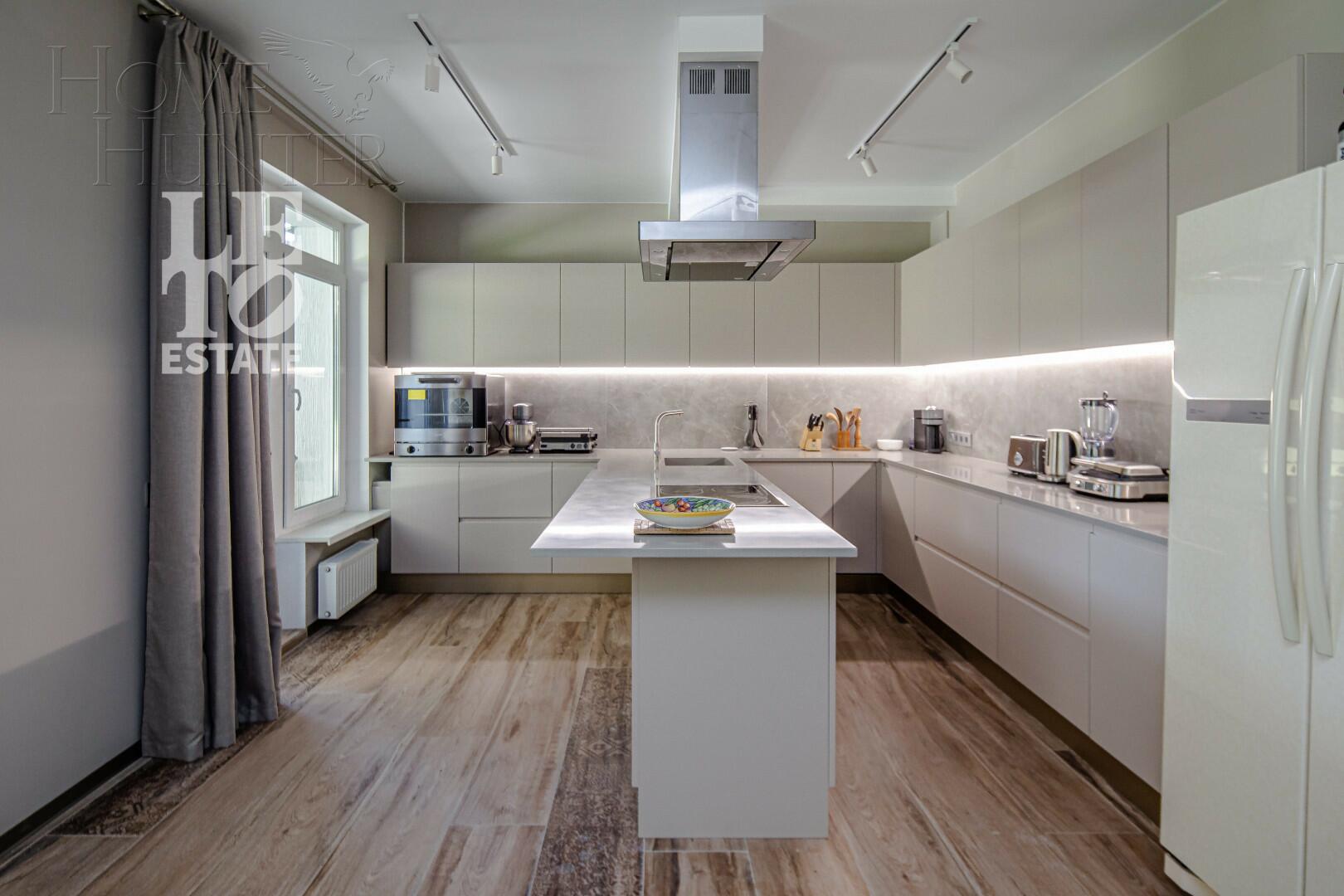 3-этажный коттедж 422 м² с отделкой