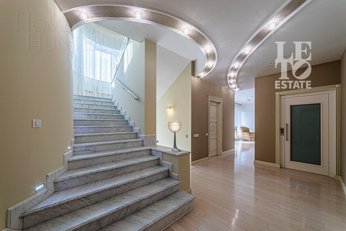 2-этажный коттедж 1 150 м² с отделкой