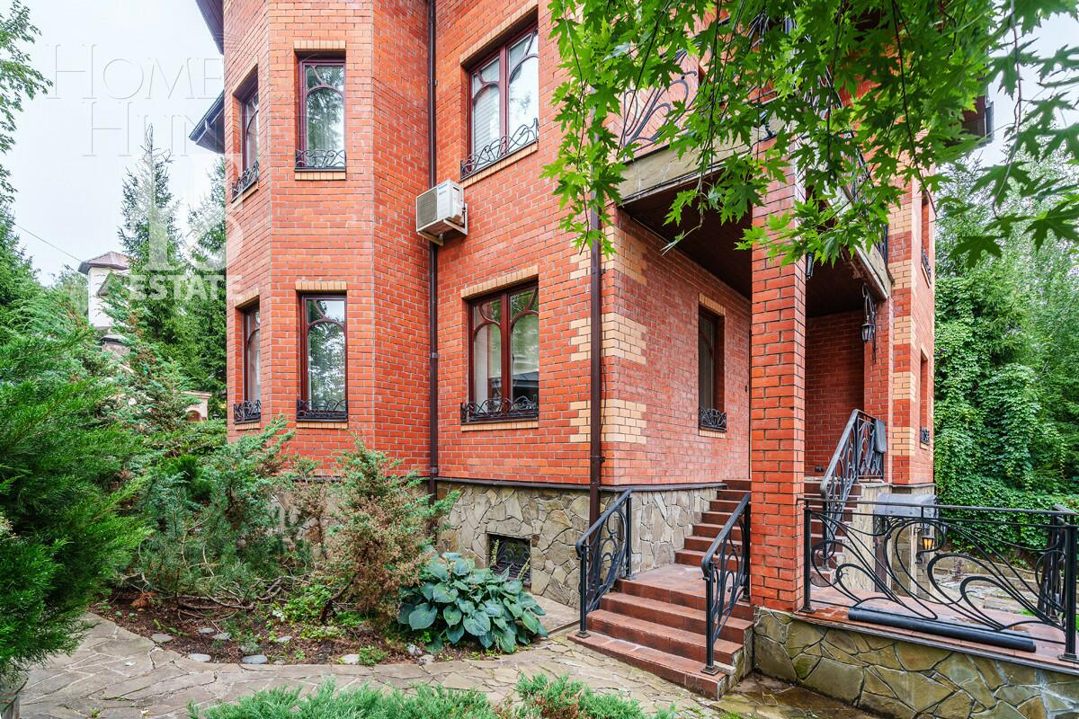 2-этажный коттедж 450 м² с отделкой