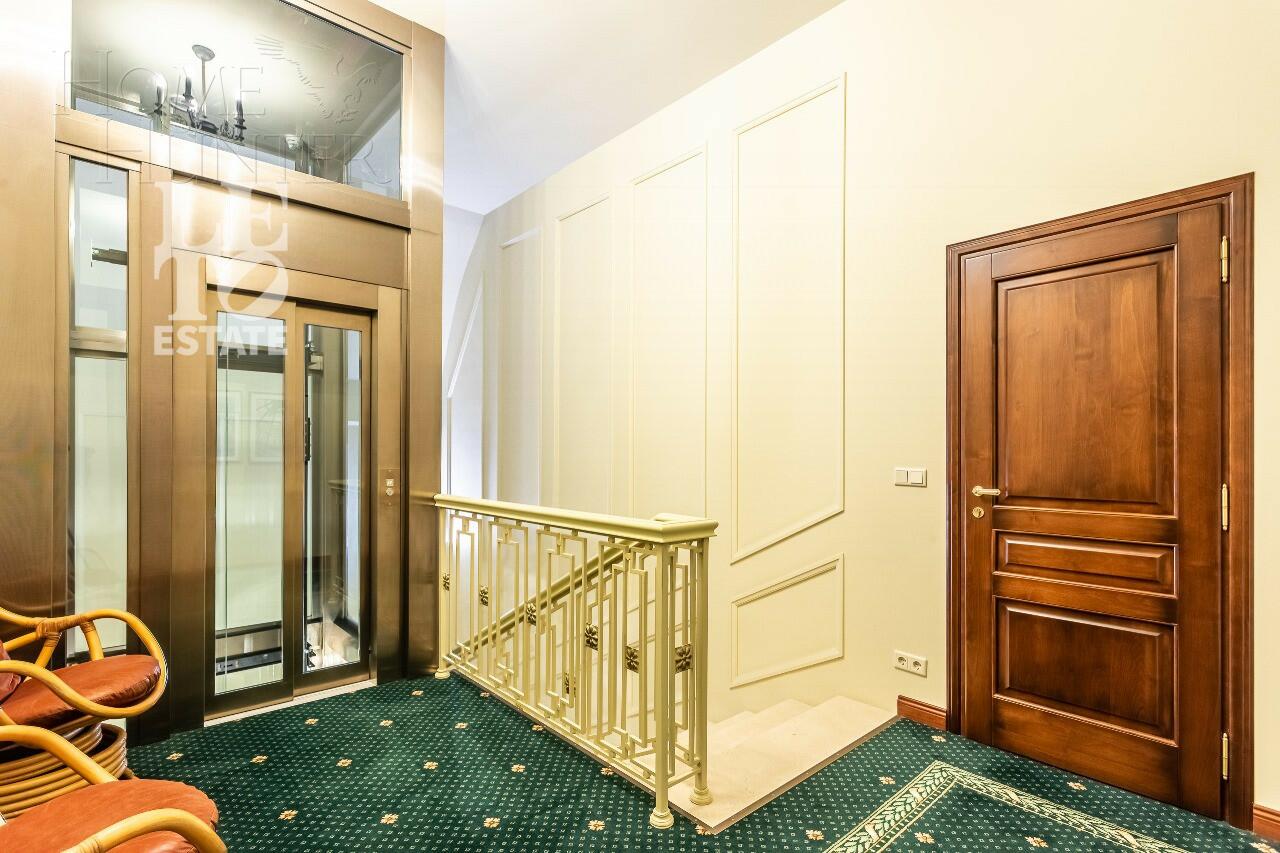 3-этажный коттедж 750 м² с отделкой