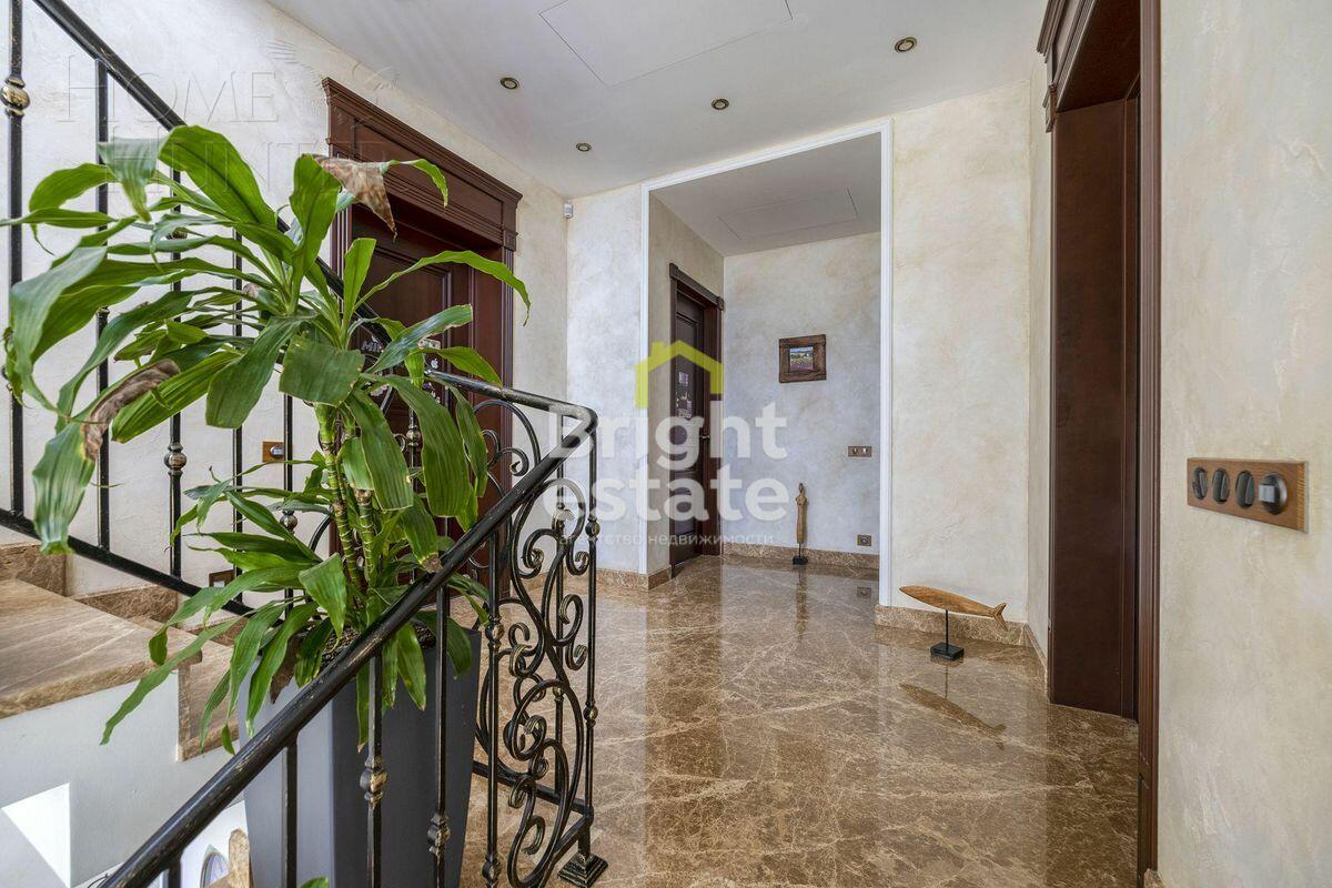 3-этажный таунхаус 270 м² с отделкой