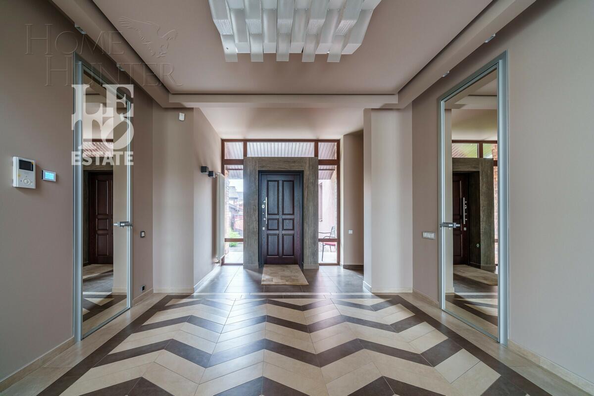 2-этажный коттедж 699 м² с отделкой