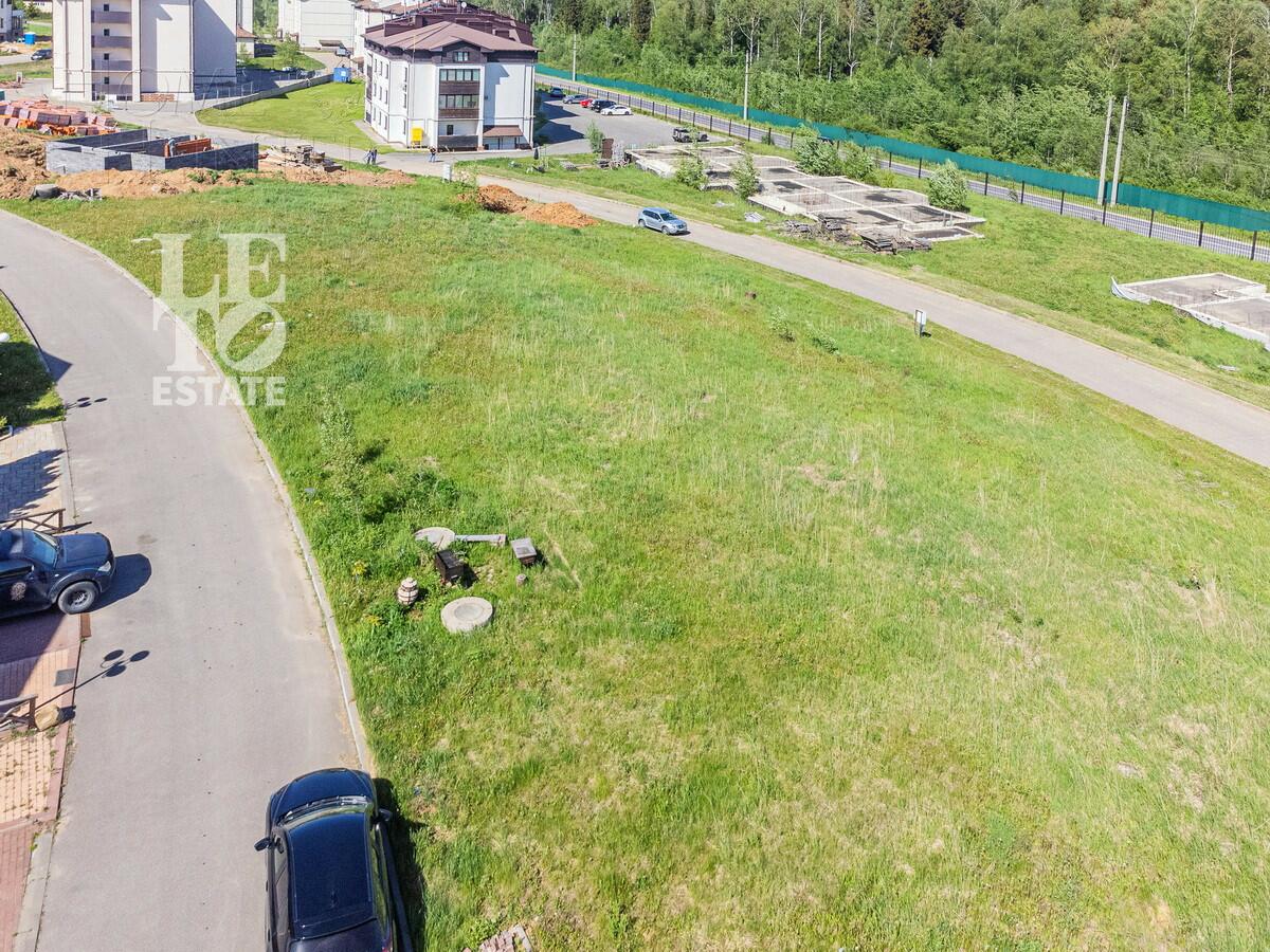 Участок 30.3 сот. в охраняемом поселке