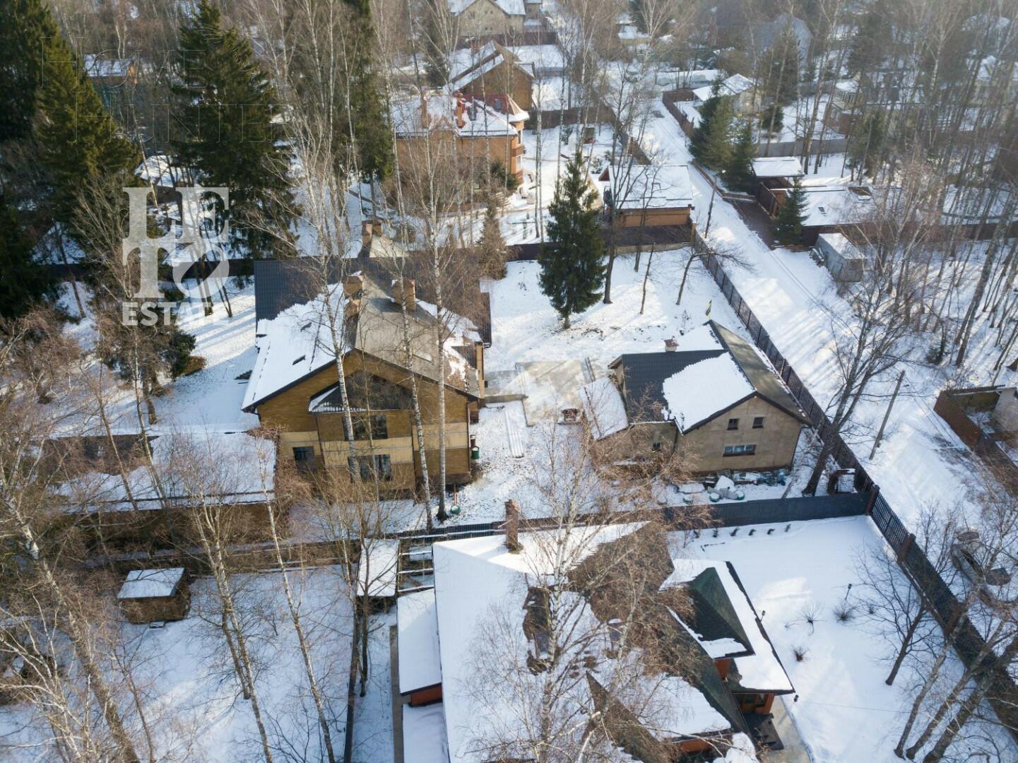 3-этажный коттедж 950 м² без отделки