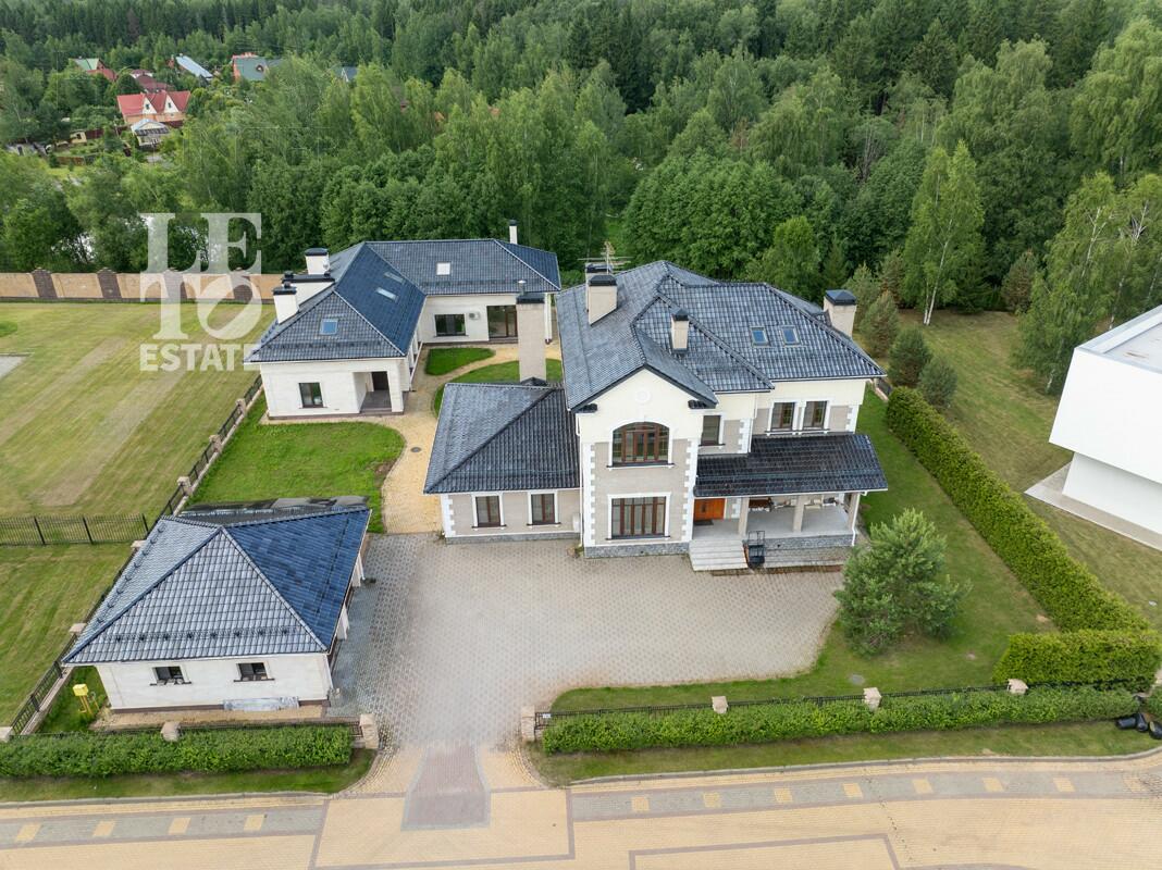 2-этажный коттедж 1 000 м² с отделкой