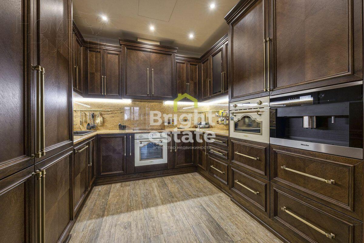 3-этажный таунхаус 270 м² с отделкой