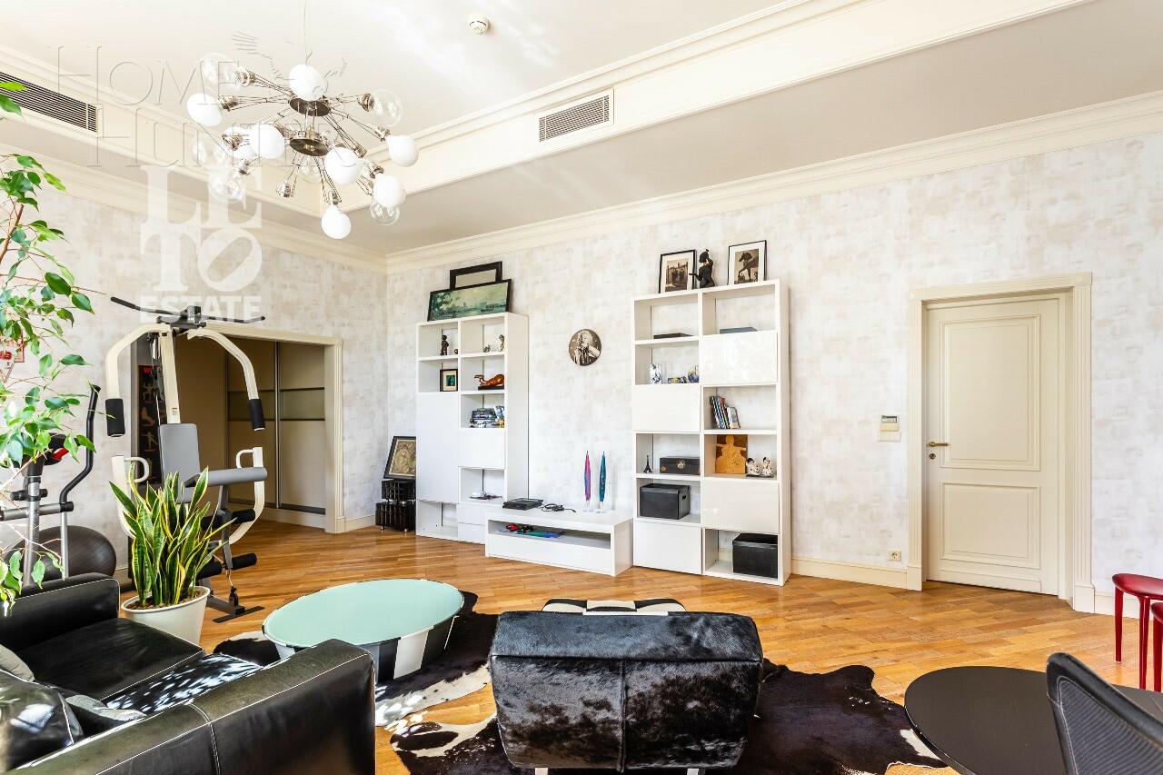 3-этажный коттедж 750 м² с отделкой