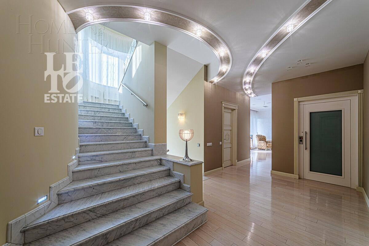 2-этажный коттедж 1 150 м² с отделкой