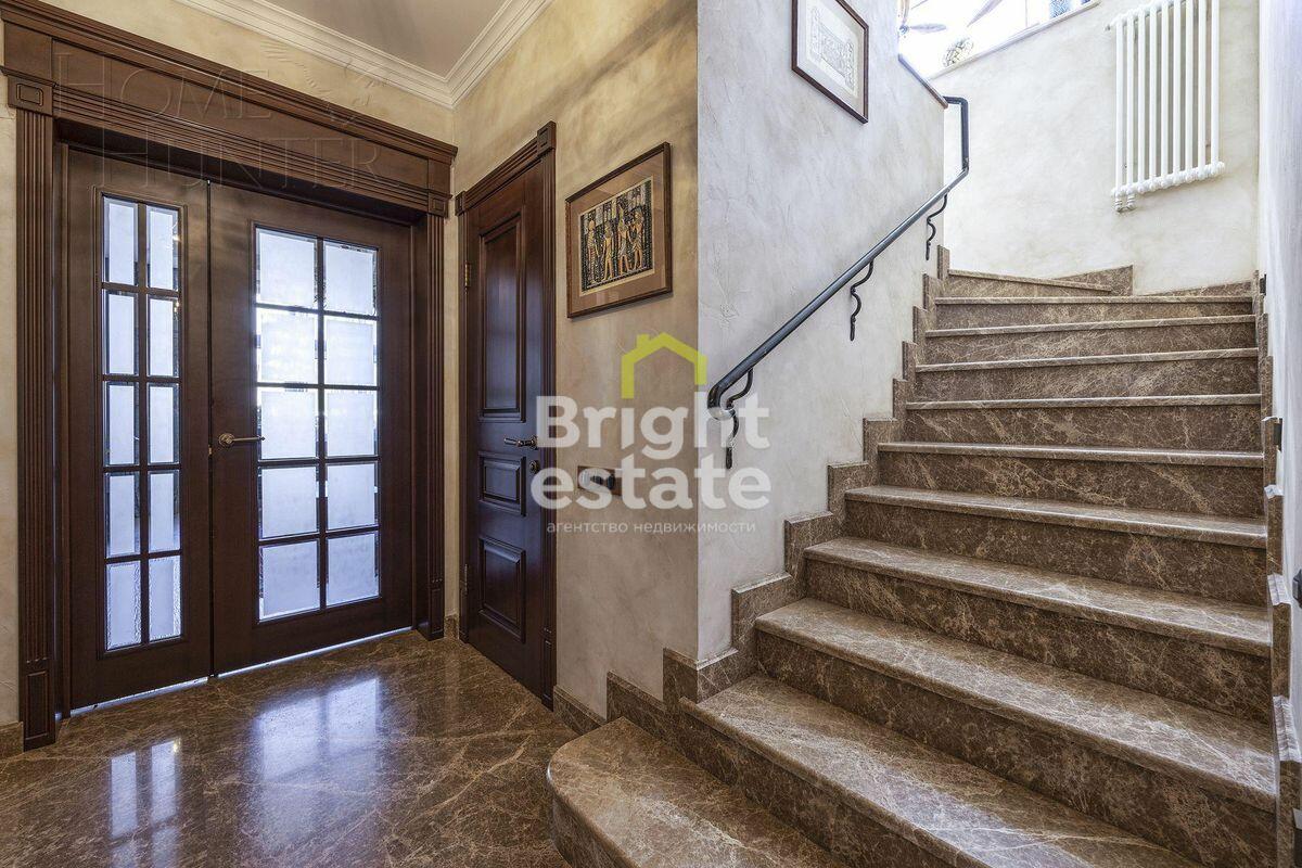 3-этажный таунхаус 270 м² с отделкой