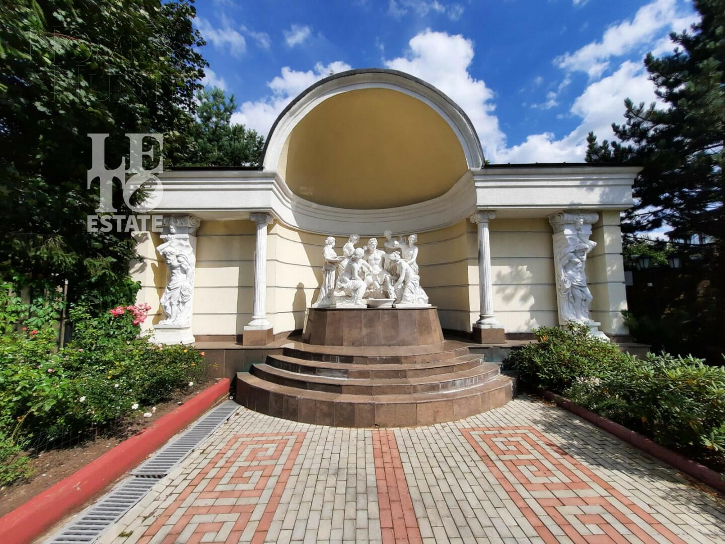 3-этажный коттедж 750 м² с отделкой