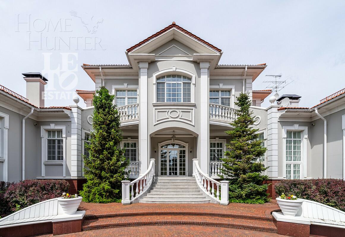 2-этажный коттедж 1 500 м² с отделкой