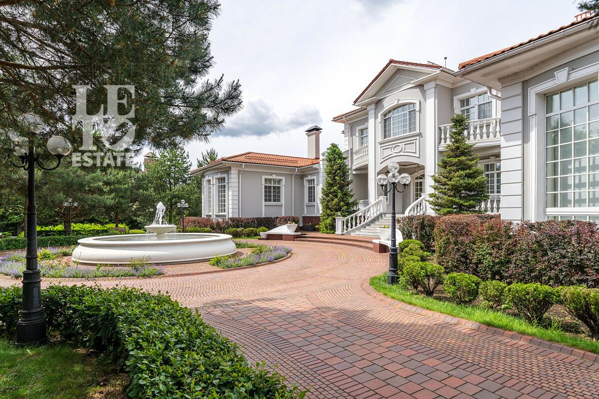 2-этажный коттедж 1 500 м² с отделкой