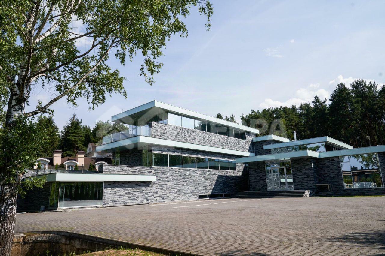 3-этажный коттедж 1 546 м² без отделки