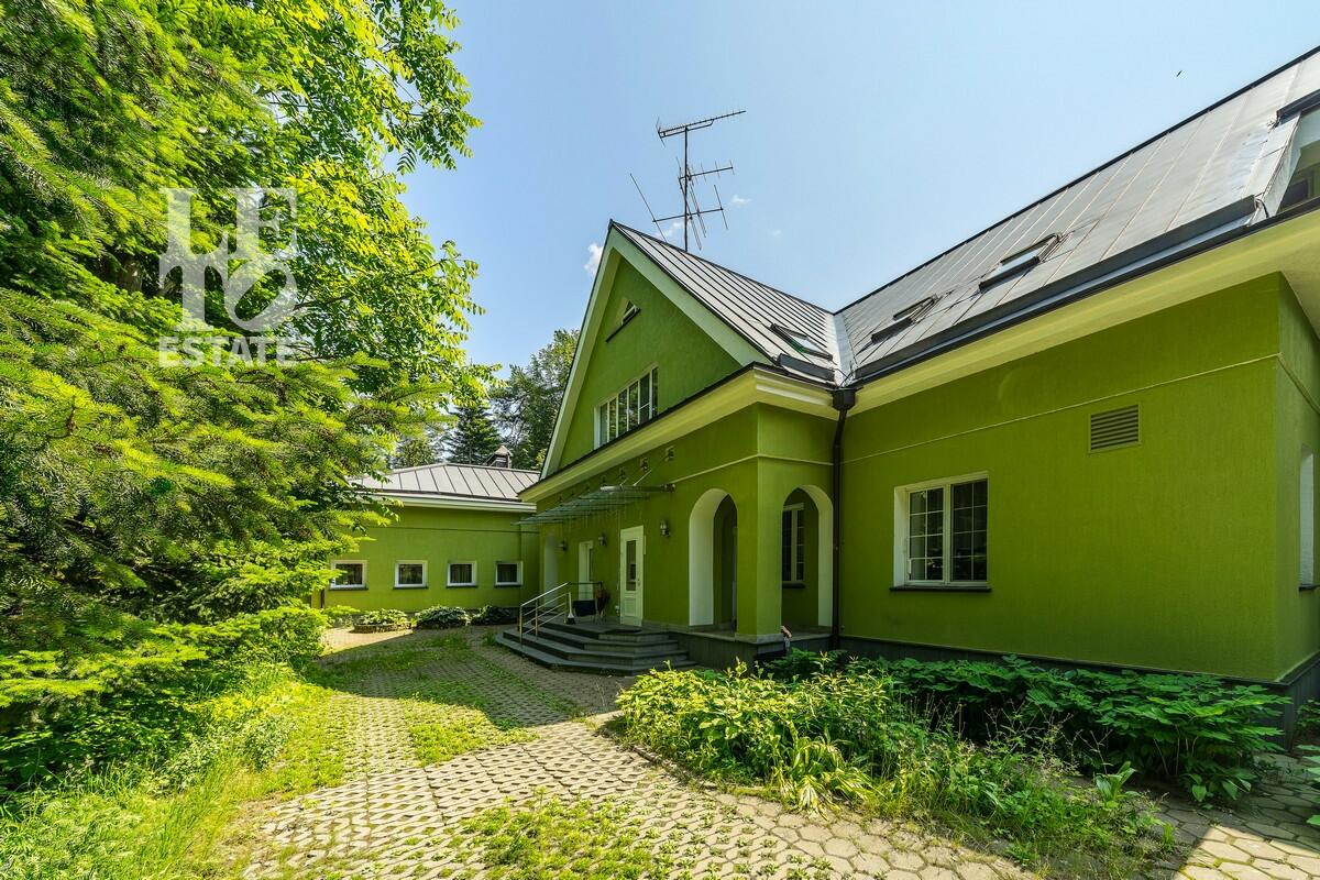 2-этажный коттедж 675.8 м² с отделкой