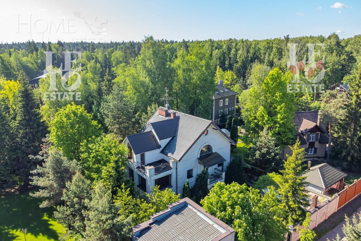 3-этажный коттедж 520 м² с отделкой