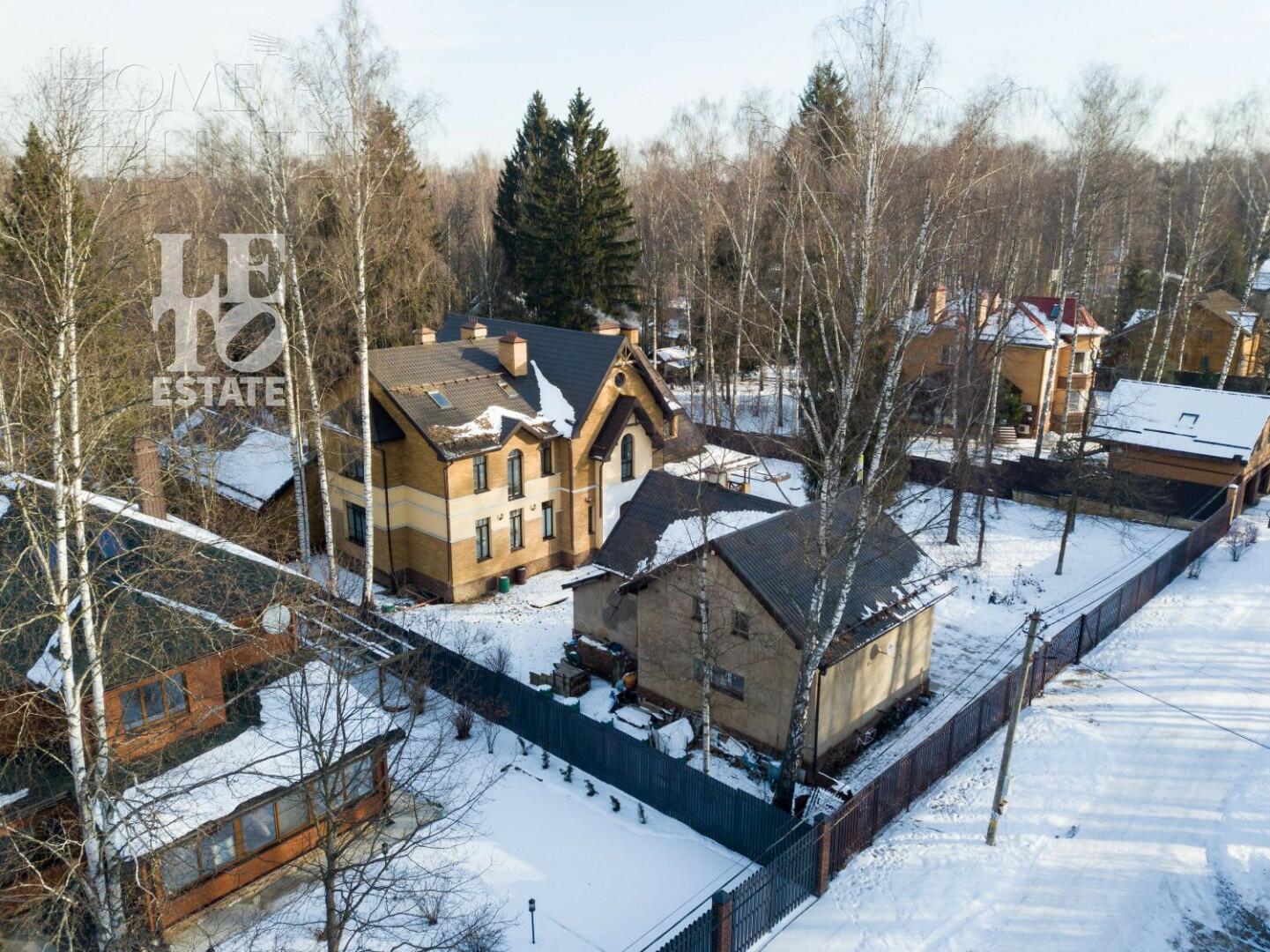 3-этажный коттедж 950 м² без отделки