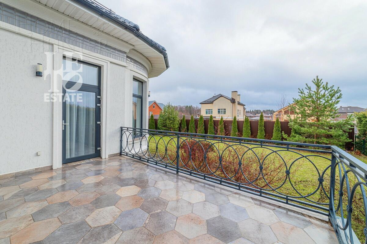 3-этажный коттедж 350 м² с отделкой